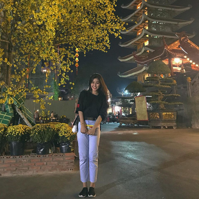 Nữ sinh Sài Gòn với vóc dáng gợi cảm được báo Hàn gọi là nữ thần không góc chết